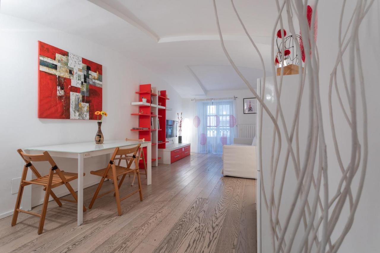 Red Studio Near Porta Nuova By Wonderful Italy Torino Dış mekan fotoğraf