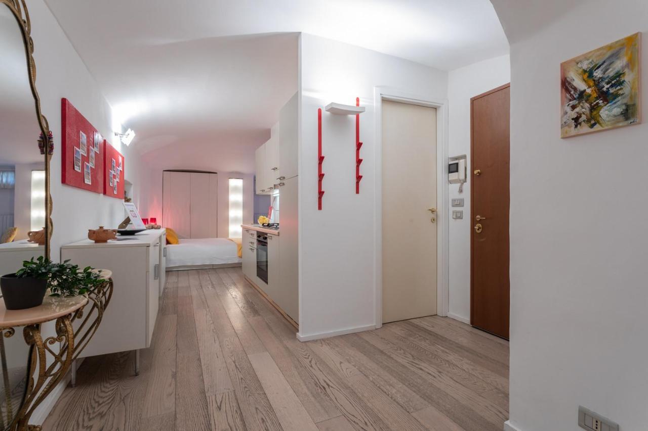 Red Studio Near Porta Nuova By Wonderful Italy Torino Dış mekan fotoğraf
