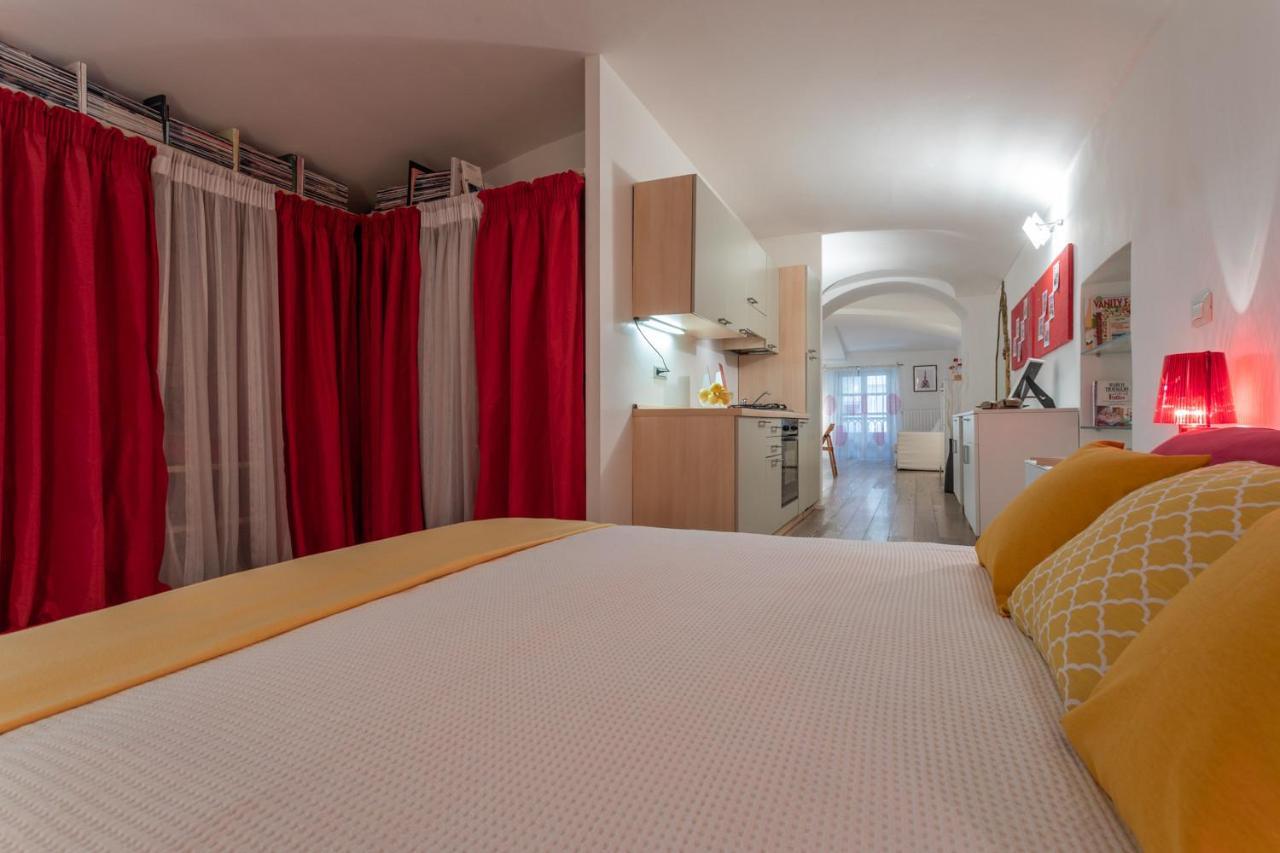 Red Studio Near Porta Nuova By Wonderful Italy Torino Dış mekan fotoğraf